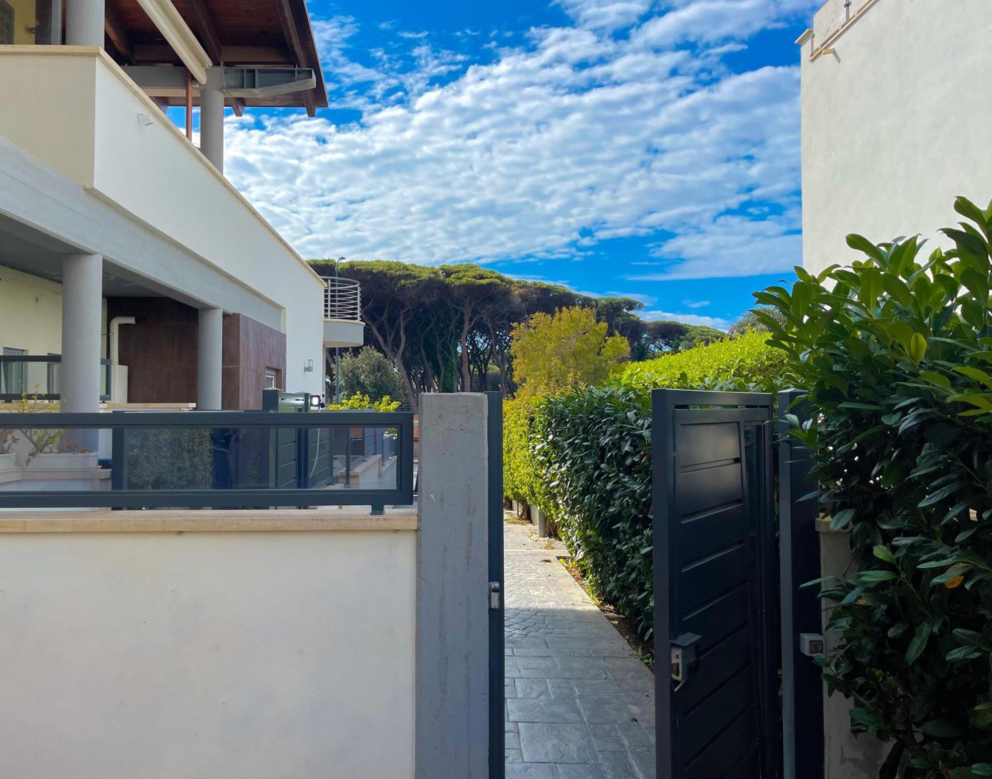 The Shabby House - Charming Seaside Retreat In Central Anzio, Steps From Beach And Train Station Kültér fotó