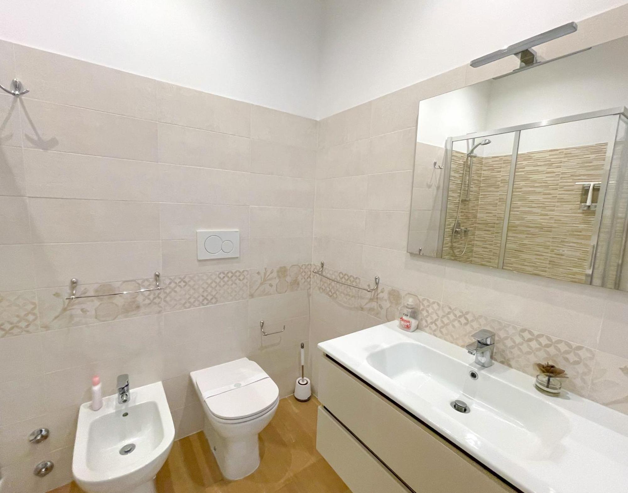 The Shabby House - Charming Seaside Retreat In Central Anzio, Steps From Beach And Train Station Kültér fotó