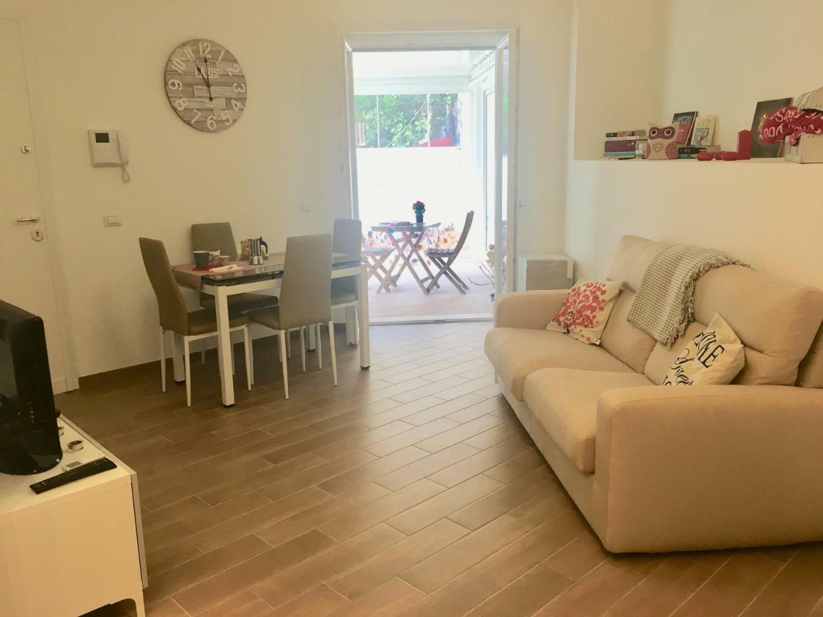 The Shabby House - Charming Seaside Retreat In Central Anzio, Steps From Beach And Train Station Kültér fotó