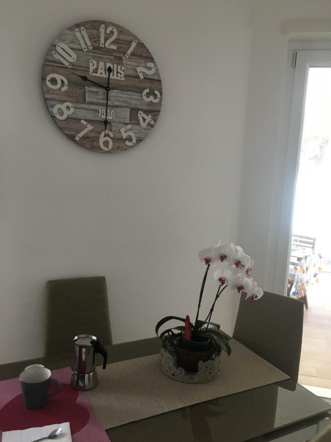 The Shabby House - Charming Seaside Retreat In Central Anzio, Steps From Beach And Train Station Kültér fotó