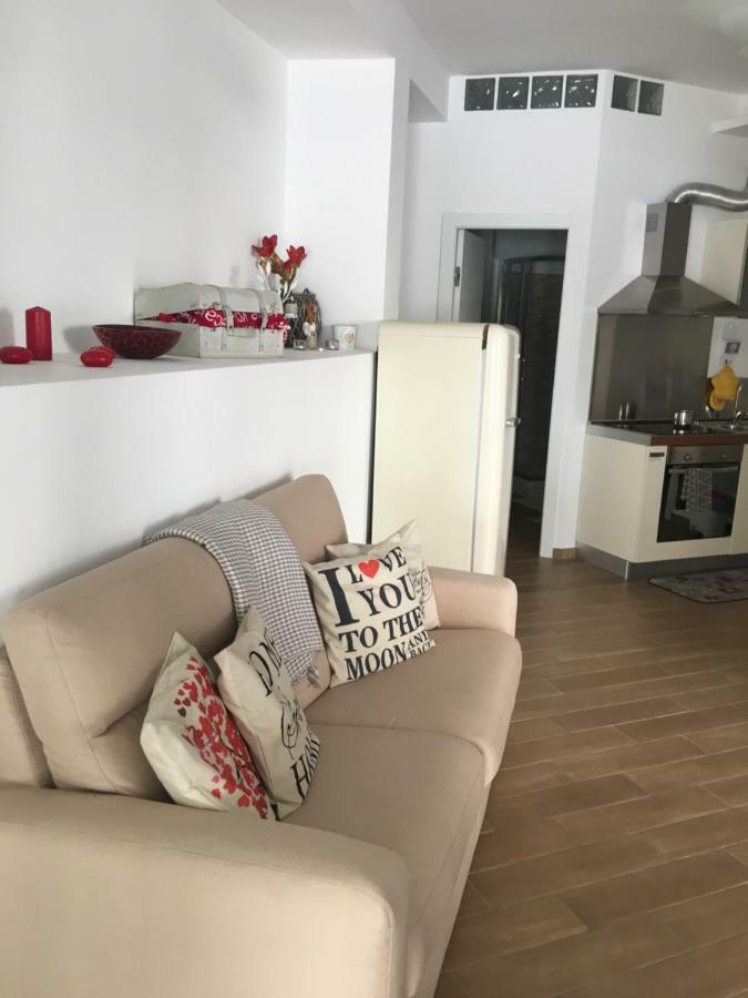 The Shabby House - Charming Seaside Retreat In Central Anzio, Steps From Beach And Train Station Kültér fotó