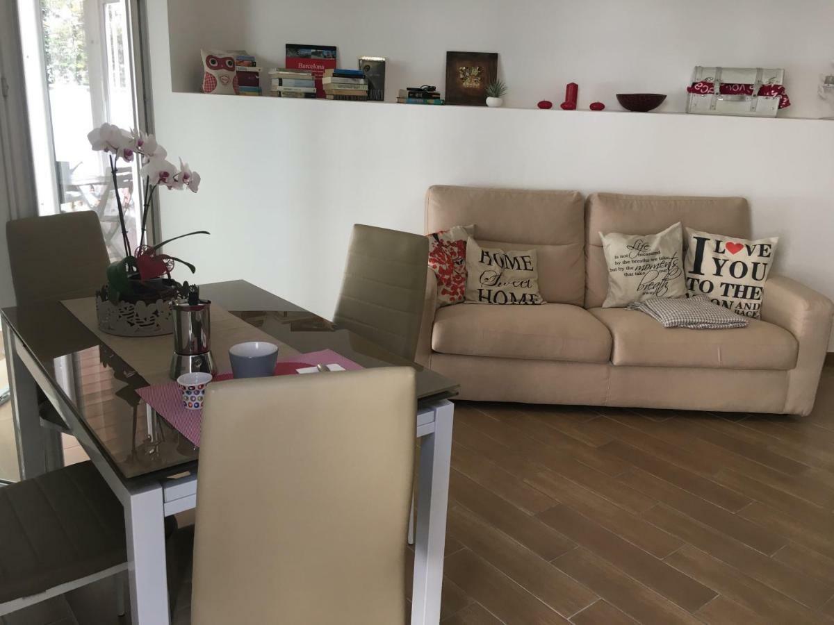 The Shabby House - Charming Seaside Retreat In Central Anzio, Steps From Beach And Train Station Kültér fotó