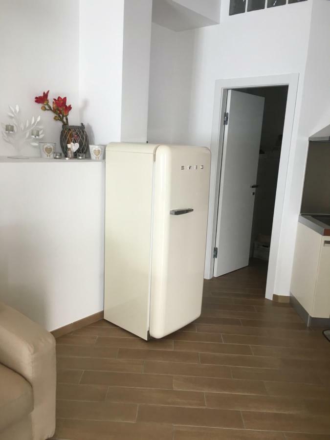 The Shabby House - Charming Seaside Retreat In Central Anzio, Steps From Beach And Train Station Kültér fotó